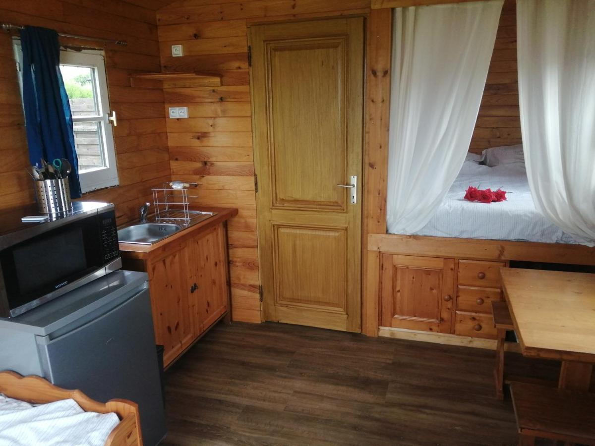 Roulotte Et Jacuzzi De Rachel Au Domaine Du Reuze Villa Winnezeele Kültér fotó